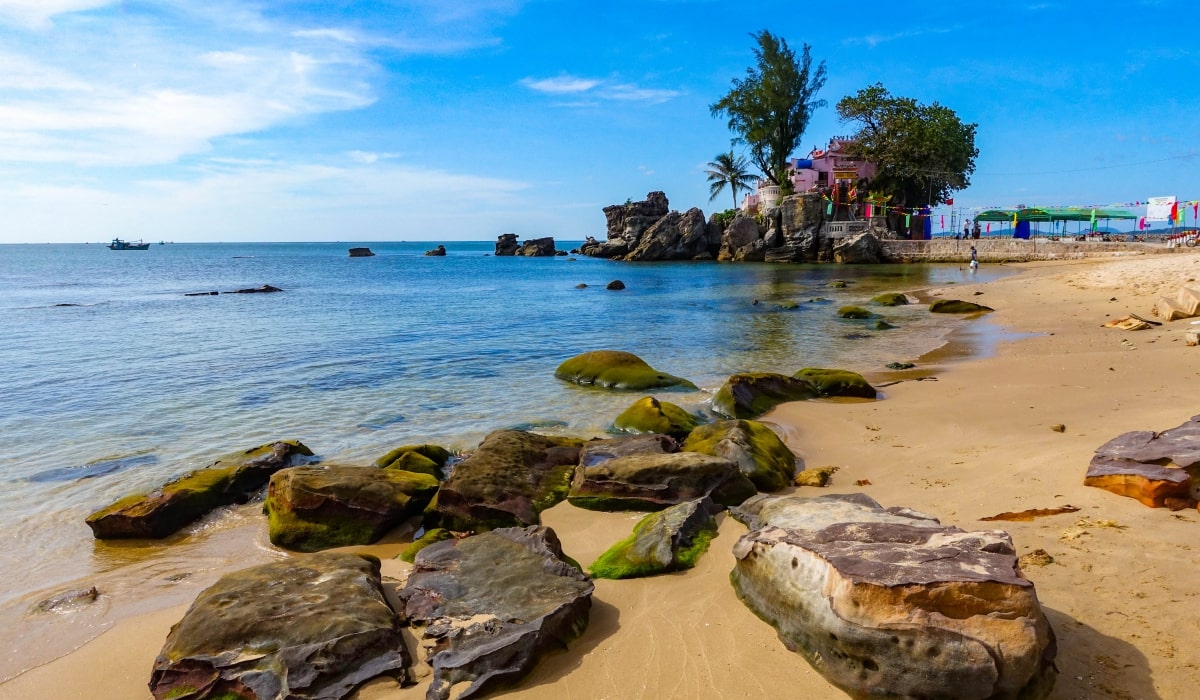 Dinh Cậu Phú Quốc nhìn từ biển