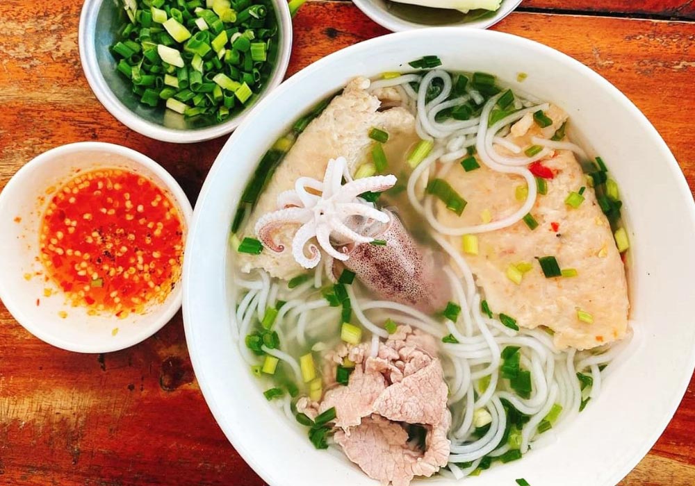 Thưởng thức đặc sản bún quậy khi du lịch Phú Quốc 4 ngày 3 đêm