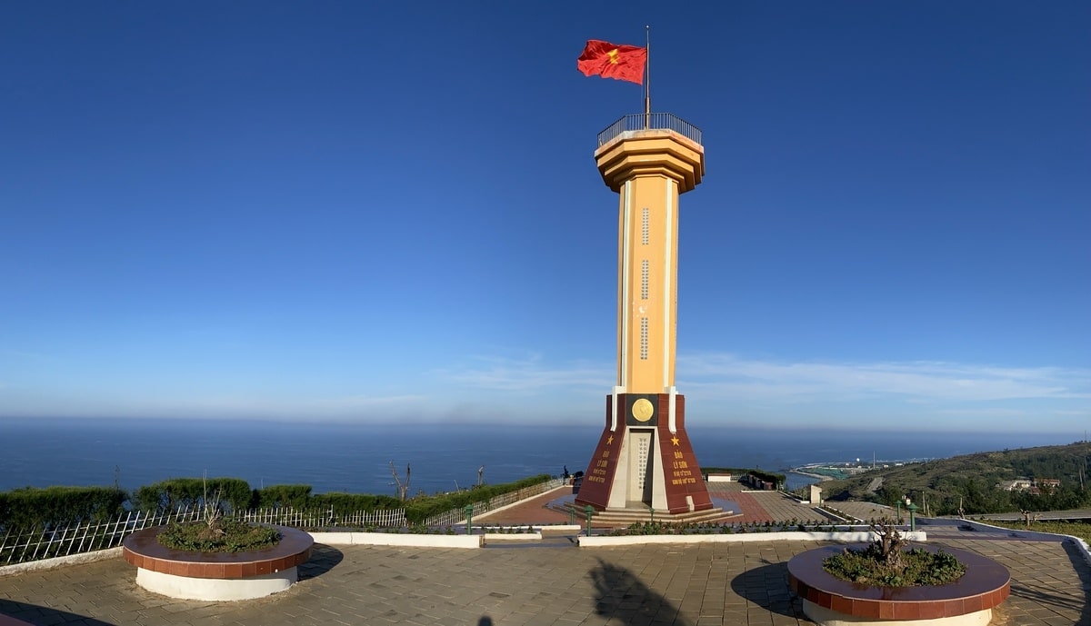 Cột Cờ Lý Sơn - nơi đánh dấu chủ quyền biển đảo