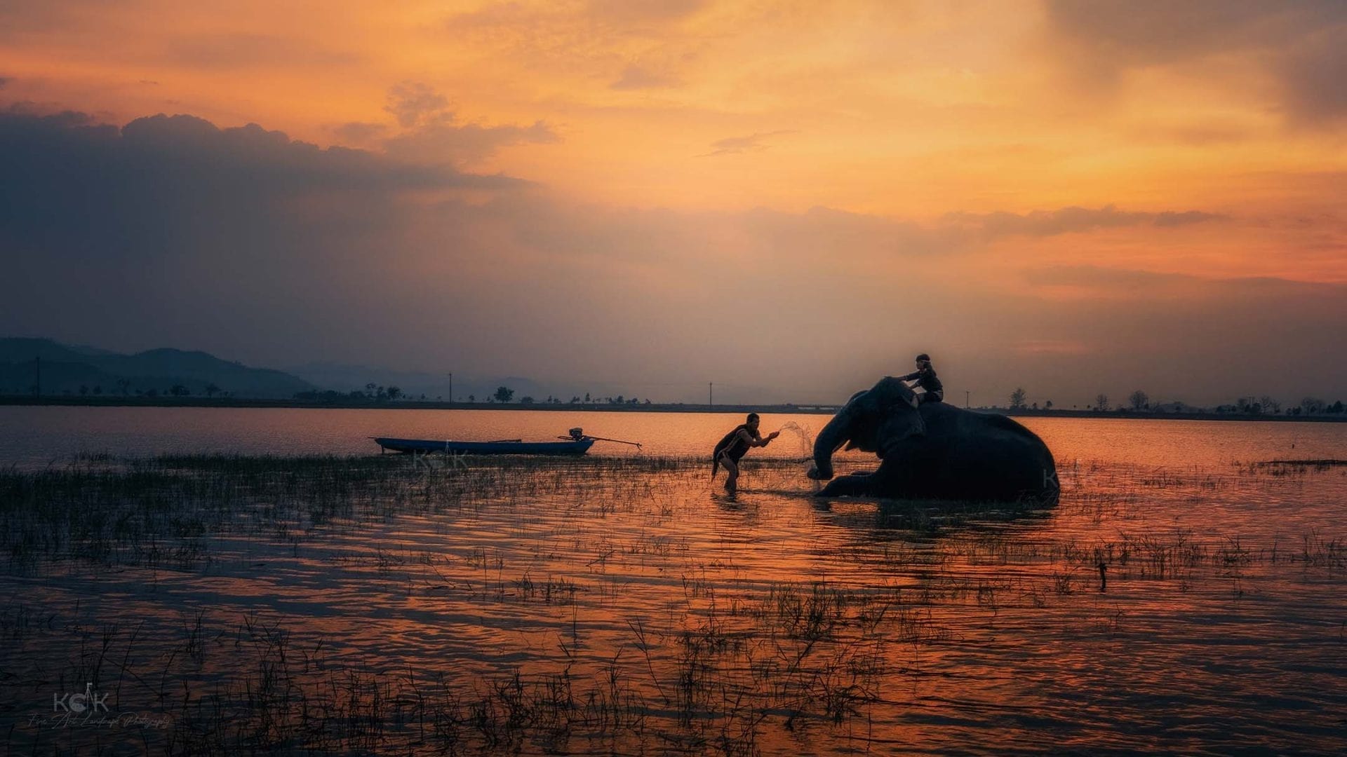 Hoàng hôn tại hồ Lắk Đắk Lắk