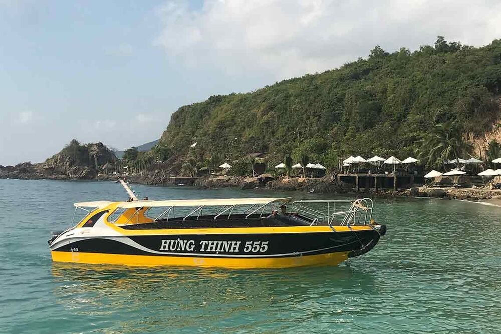 Đặt tour trọn gói để di chuyển khám phá Hòn Một Nha Trang