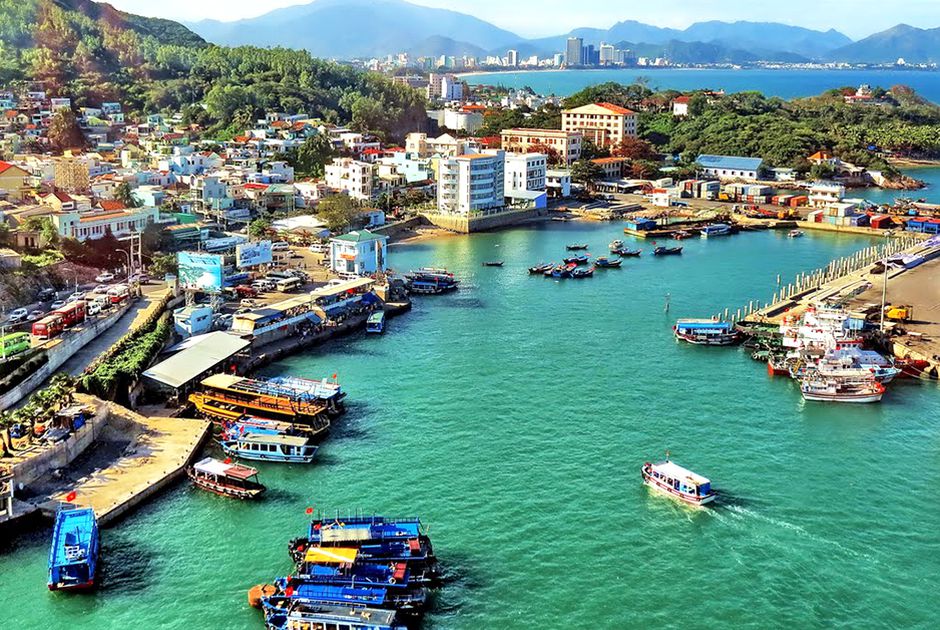Vi vu Hòn Một Nha Trang bằng tàu từ cảng Cầu Đá