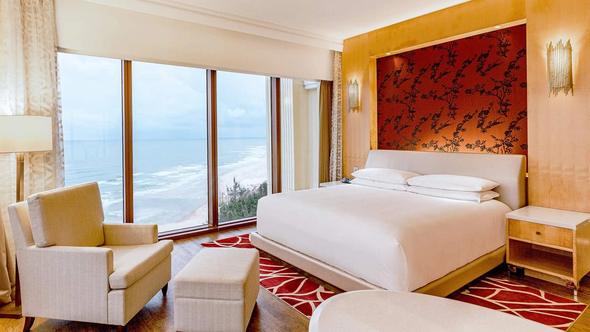 Phòng Classic Grand với cửa sổ to cùng tầm nhìn hướng biển