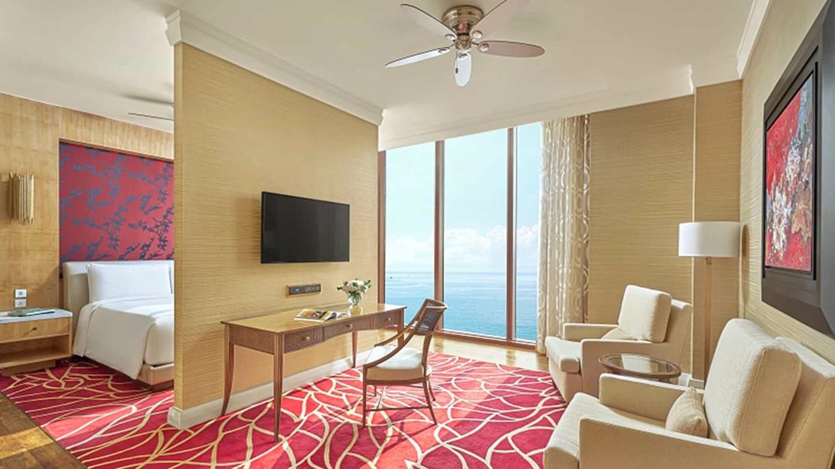 Junior Suite kết hợp phòng nghỉ và phòng khách thoáng đãng