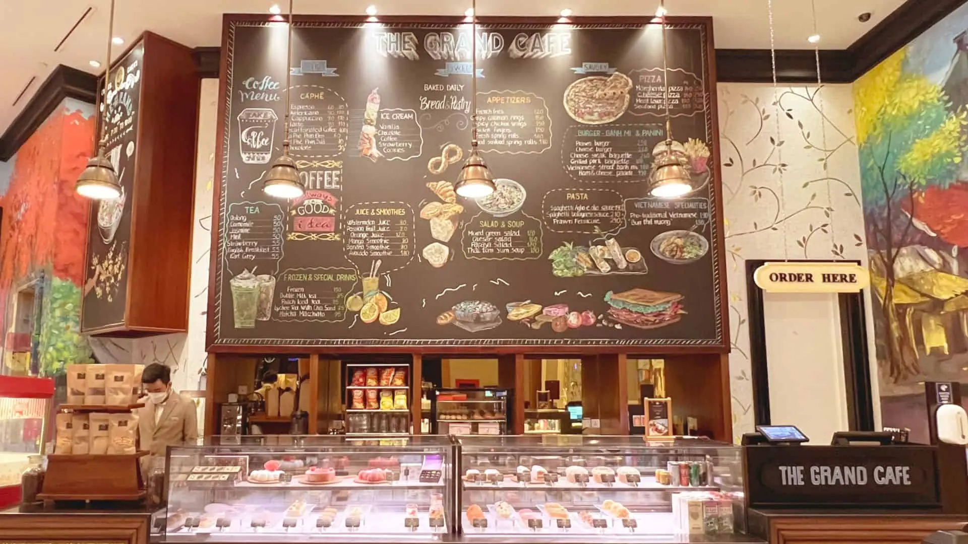 The Grand Cafe là điểm hẹn lý tưởng cho các bữa ăn nhẹ thanh đạm