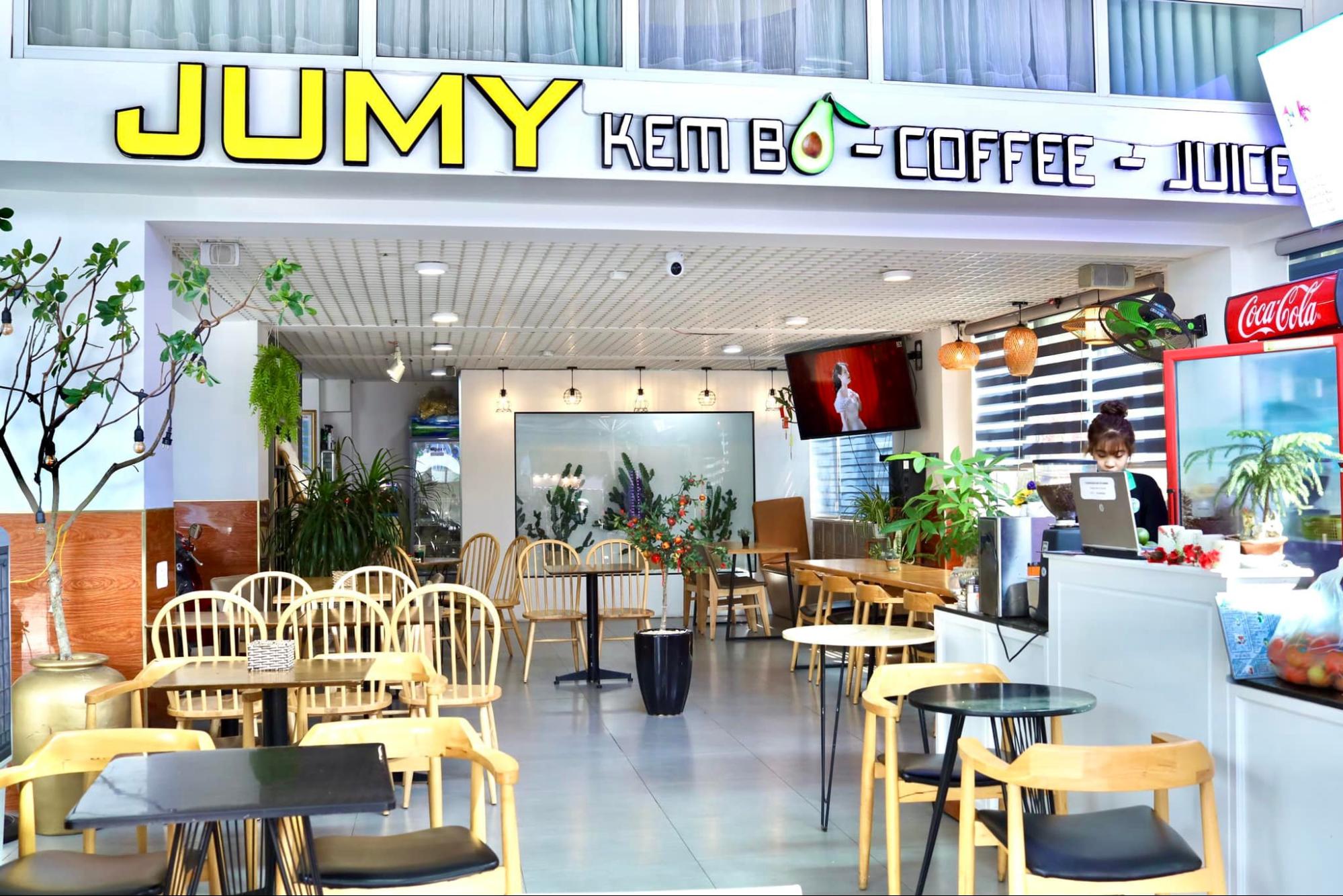 Không gian quán kem bơ Jumy sạch sẽ, thoáng mát
