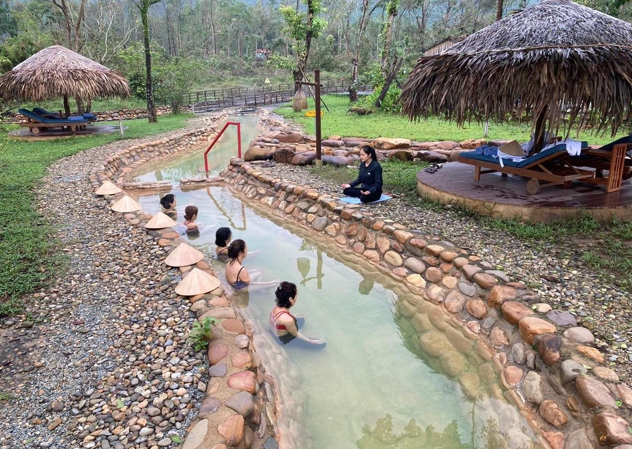 Tắm khoáng và thiền tại khu nghỉ Alba Wellness Resort