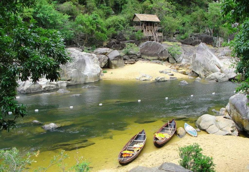 Lên đường khám phá hang Bảy Cử hầm Hô