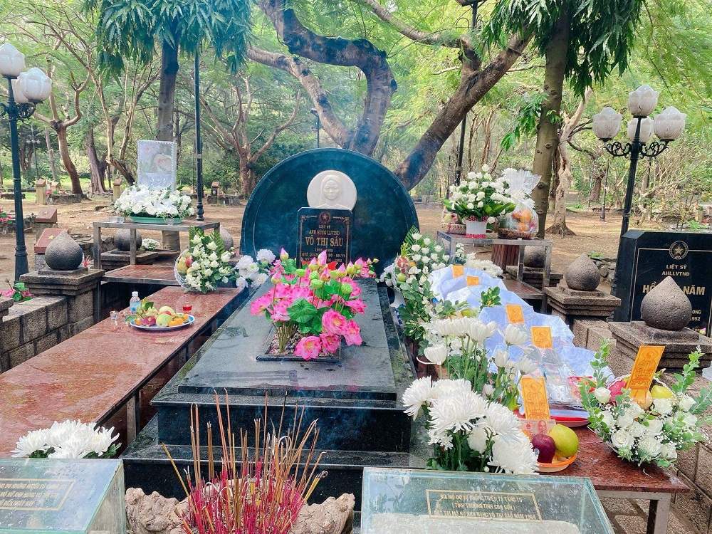 Thời gian lý tưởng để thăm viếng mộ cô Sáu là từ tháng 12 - tháng 4