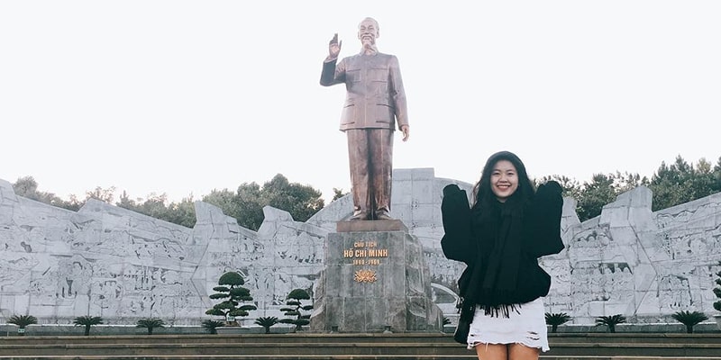 Đến Quảng trường vào buổi sáng và chiều tối để tha hồ thư giãn