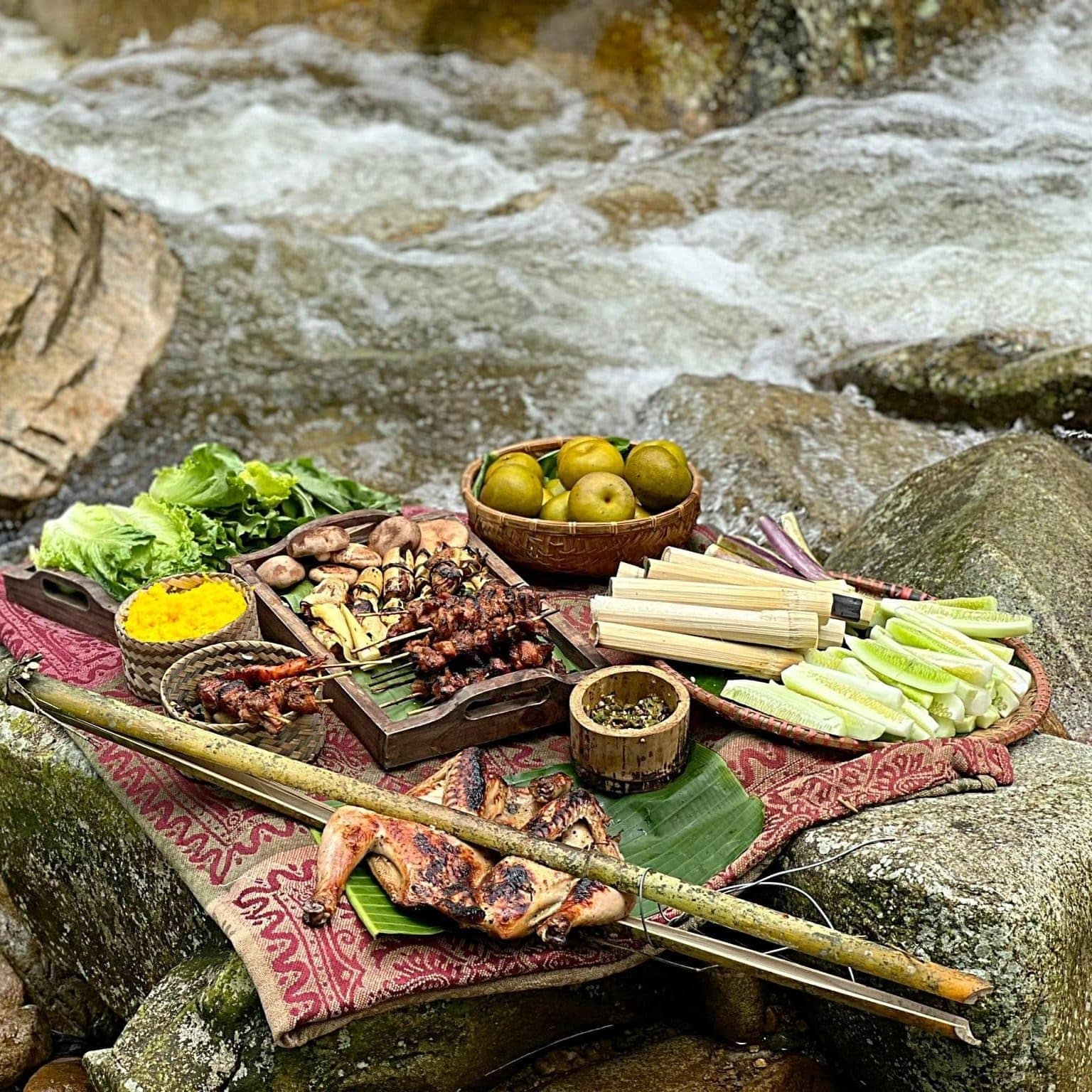 Trải nghiệm picnic bên dòng thác nguyên sinh