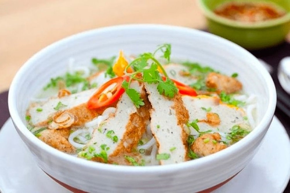 Đậm đà vị biển trong từng tô bánh canh Quy Nhơn
