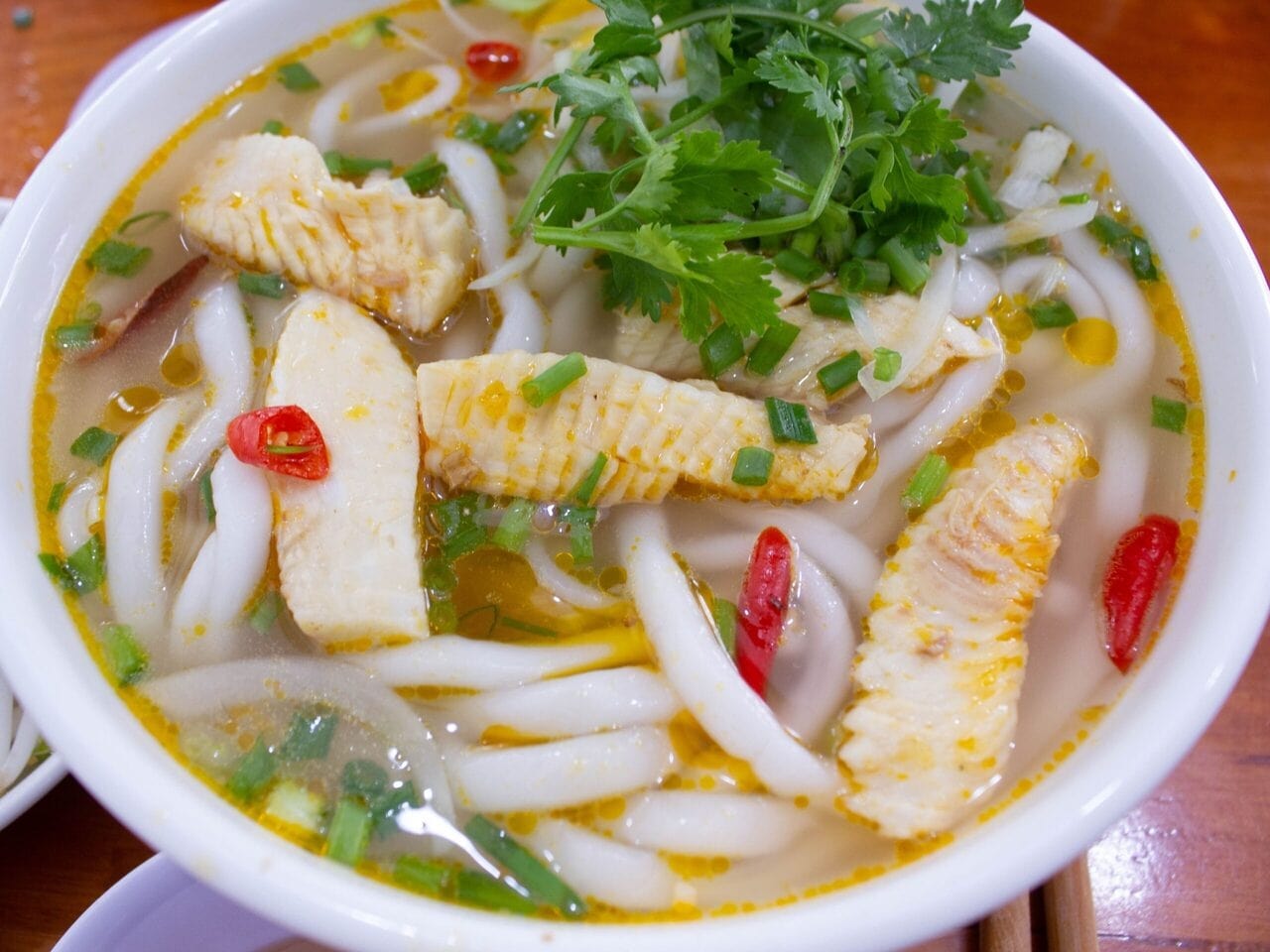 Bánh canh cá lọc chuẩn vị, mùi thơm phức