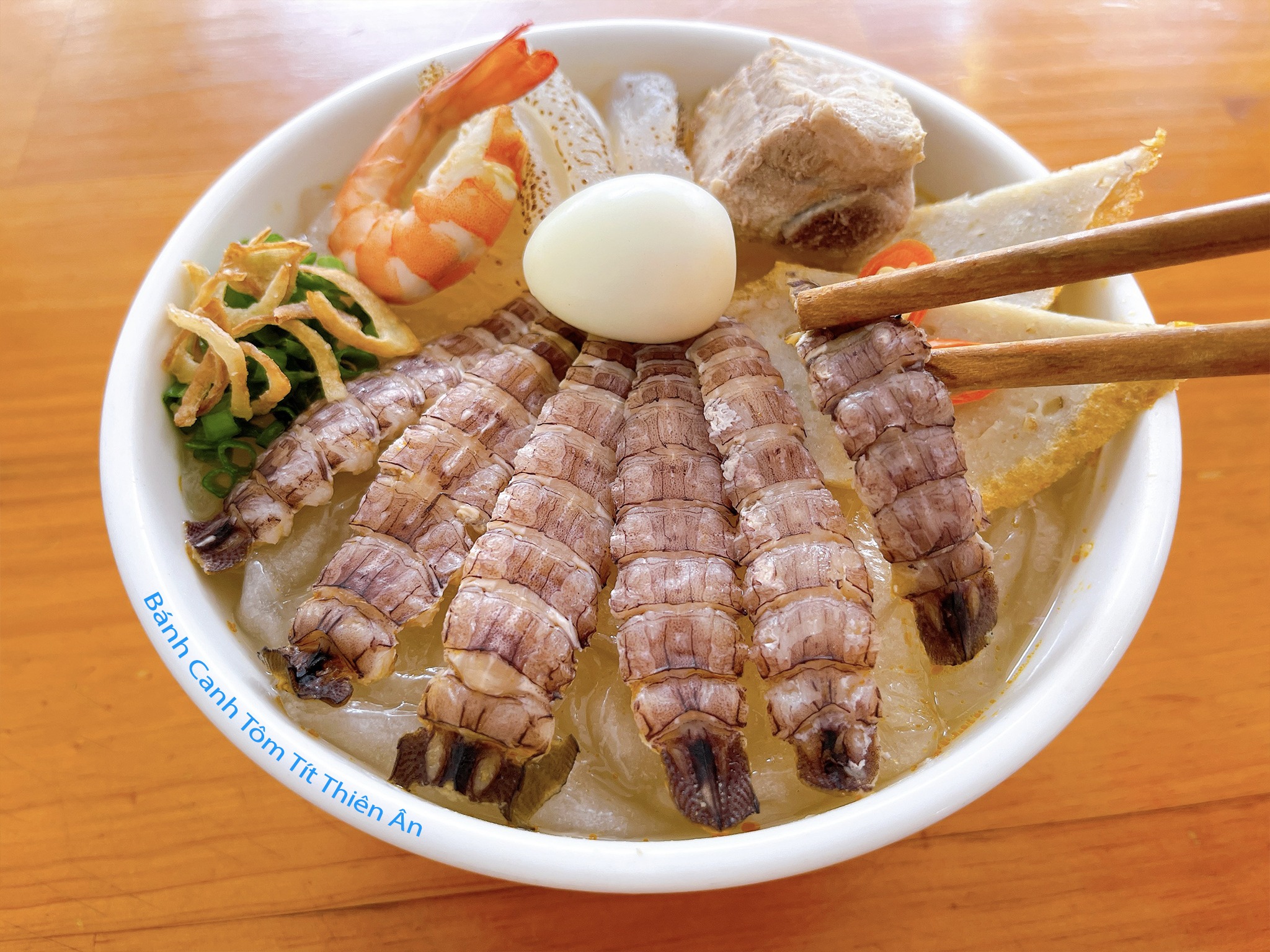 Thưởng thức bánh canh tôm tít Nha Trang chuẩn vị tại quán Thiên Ân