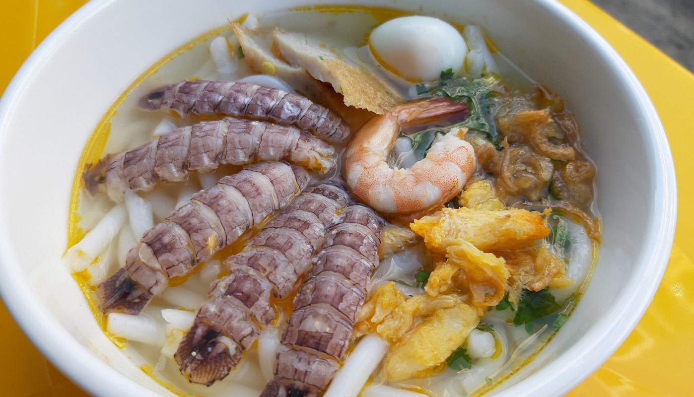 Ghé Cô Ba Hằng thưởng thức bánh canh tôm tít thơm ngon