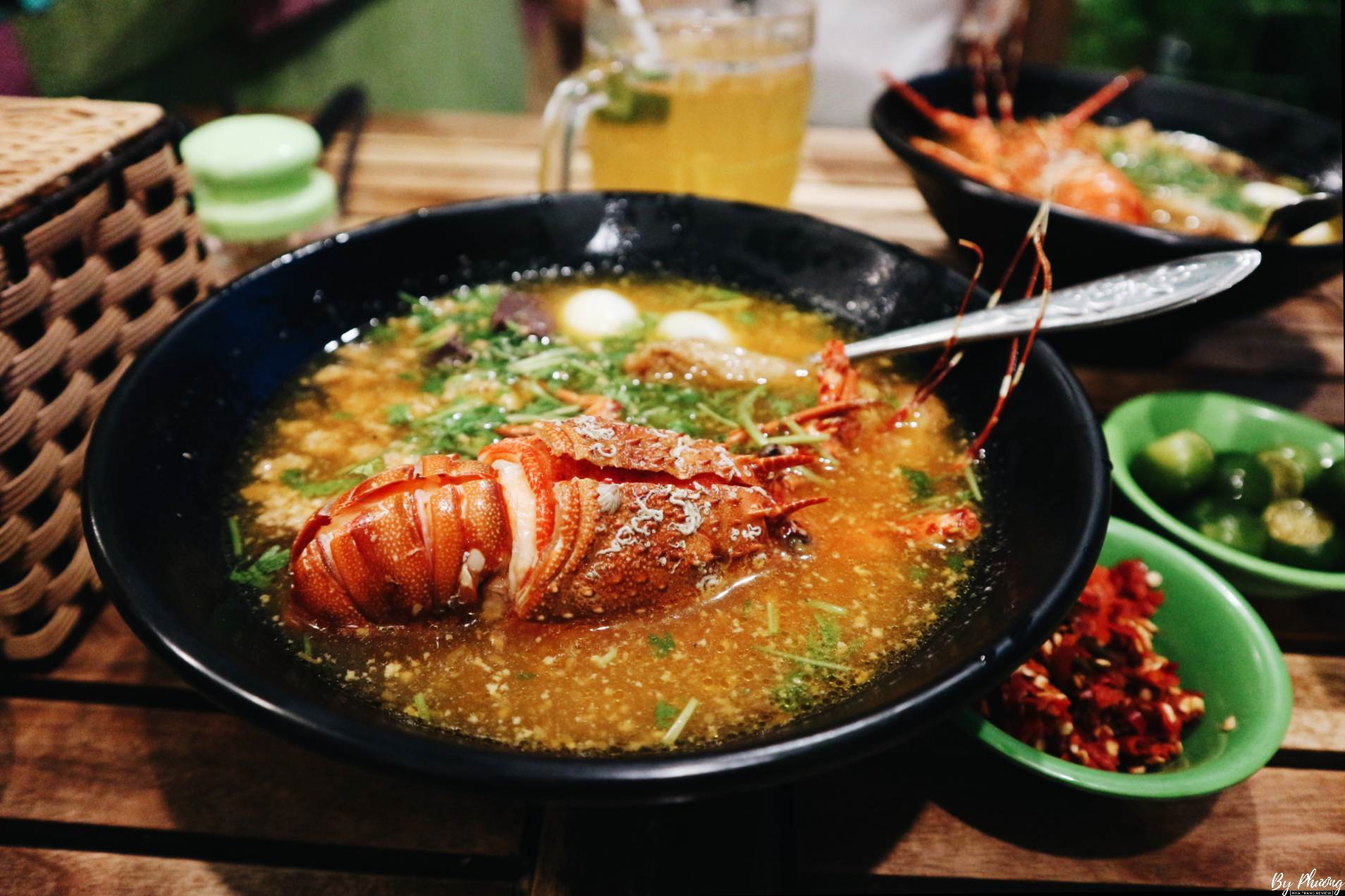 Check-in Quán Nhỏ với menu bánh canh tôm tít, tôm hùm chất lượng