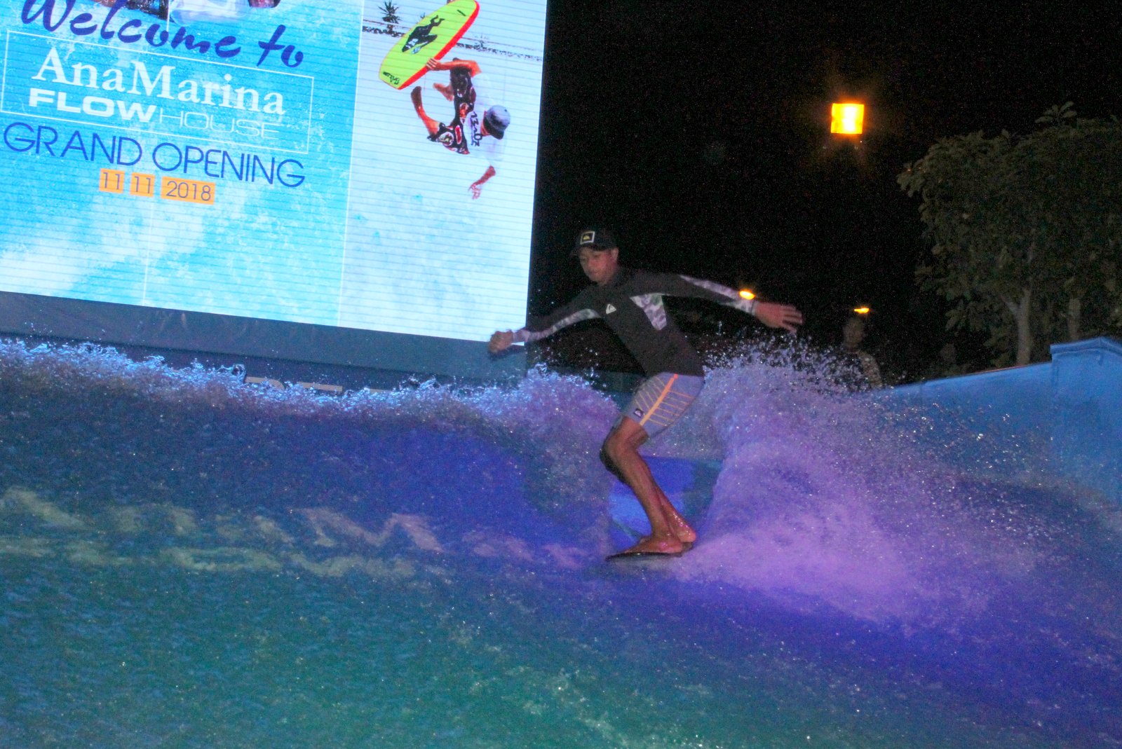 Flowrider - bộ môn thể thao cho người thích mạo hiểm