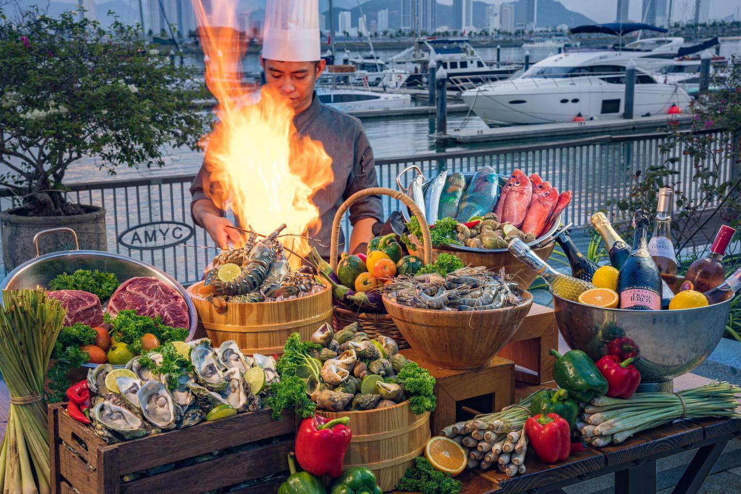 Khu ẩm thực đường phố tại Bến du thuyền Marina Nha Trang