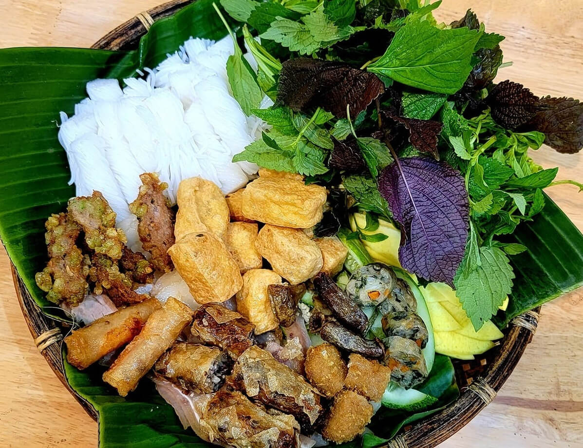 Ghé Mẹt Quán Nha Trang trải nghiệm hương vị bún đậu mắm tôm