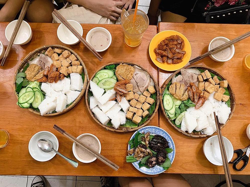Thưởng thức bún đậu Nha Trang “ngon nhức nách” tại Ngõ Hẻm Quán