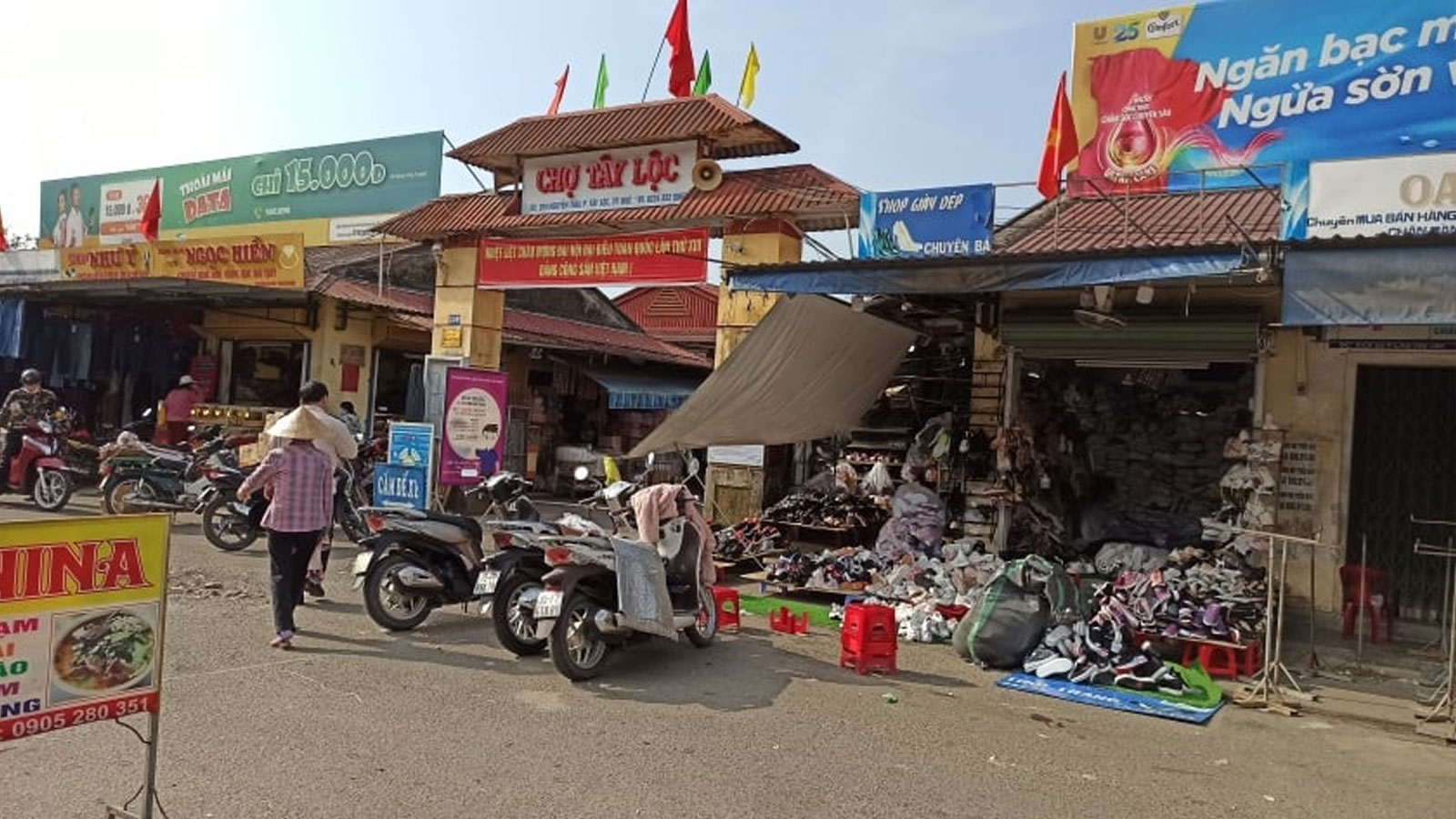 Không gian thưởng thức bún hến Huế độc đáo tại chợ Tây Lộc