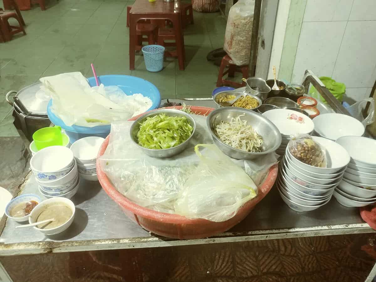 Bún hến Hồng Thủy quán quen thuộc của người địa phương