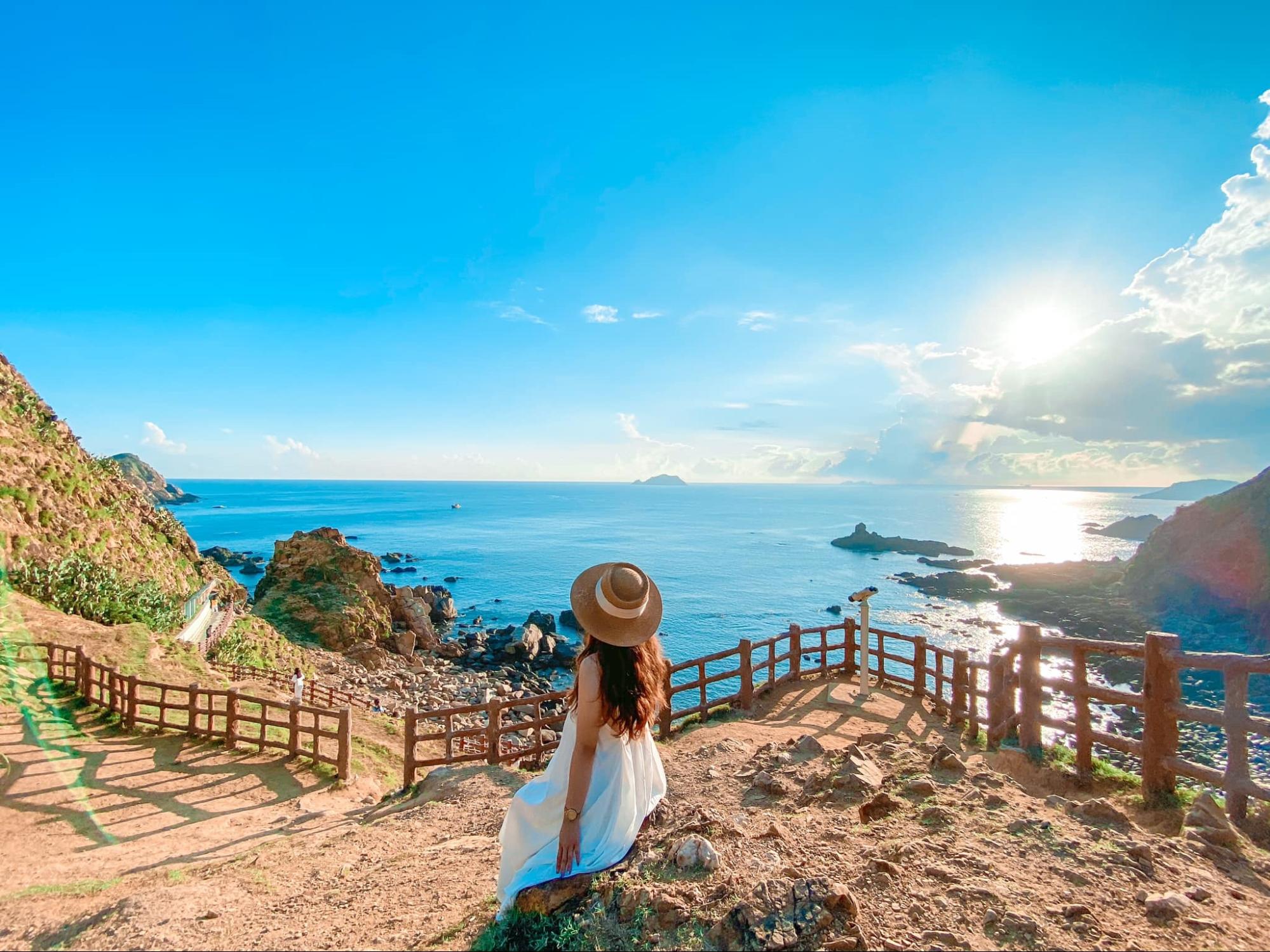 Check-in Eo Gió với khung cảnh đẹp như tranh vẽ