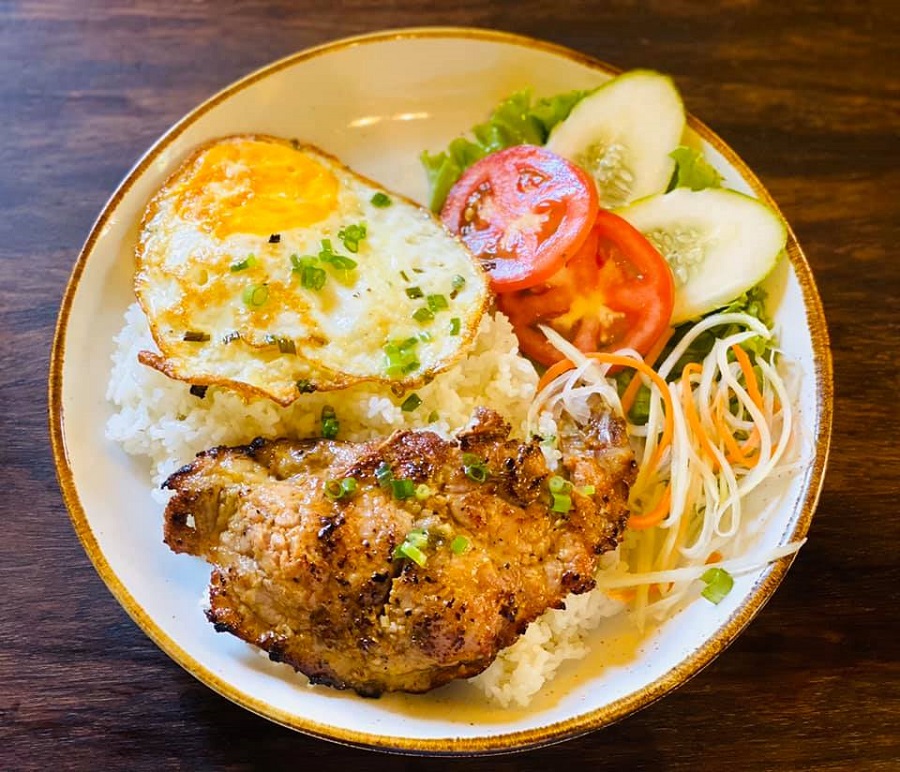 Cơm tấm Cô Phương là quán ăn gia truyền lâu đời