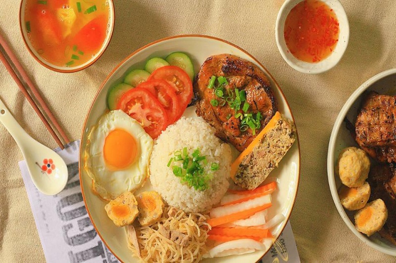 Đĩa cơm tấm tại quán có giá từ 40.000 đồng - 60.000 đồng