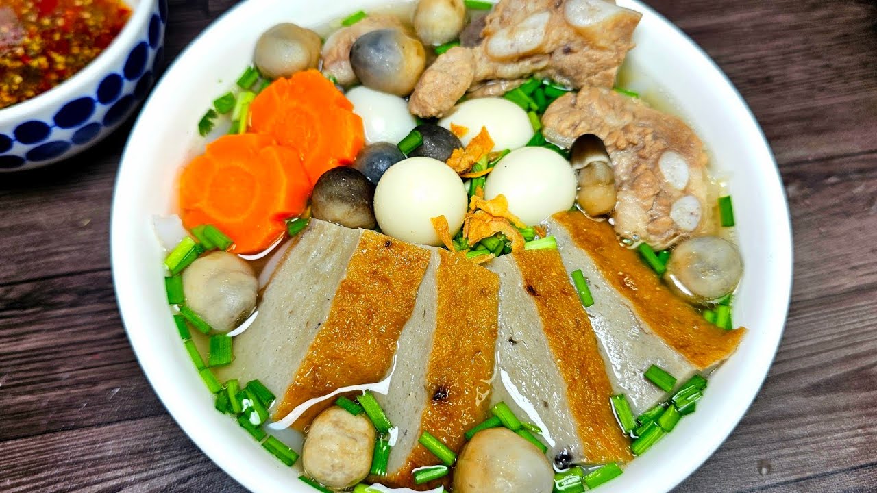 Bánh canh chả cá - hương vị của miền biển Mũi Né