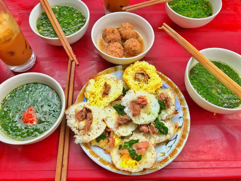 Bánh khọt giòn rụm, nhân hải sản ăn là mê