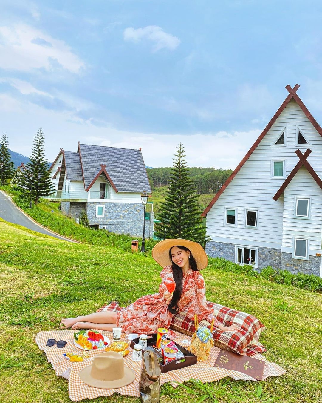 Phương Linh rạng rỡ tại villa Đà Lạt, nơi Passport Thảnh Thơi mang đến kỳ nghỉ thư giãn với dịch vụ tận tâm