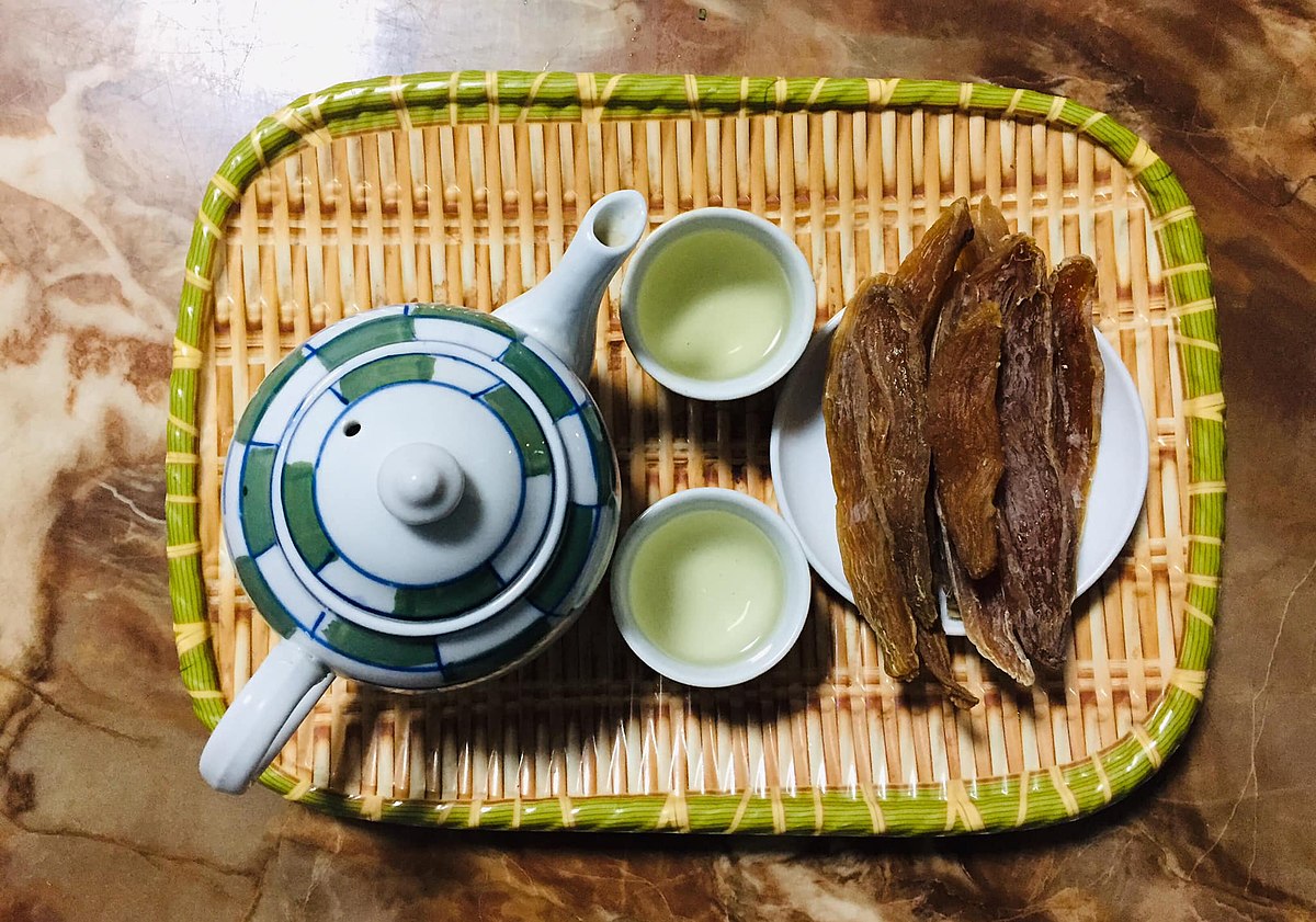 Khoai dẻo Quảng Bình ăn kèm với trà nóng