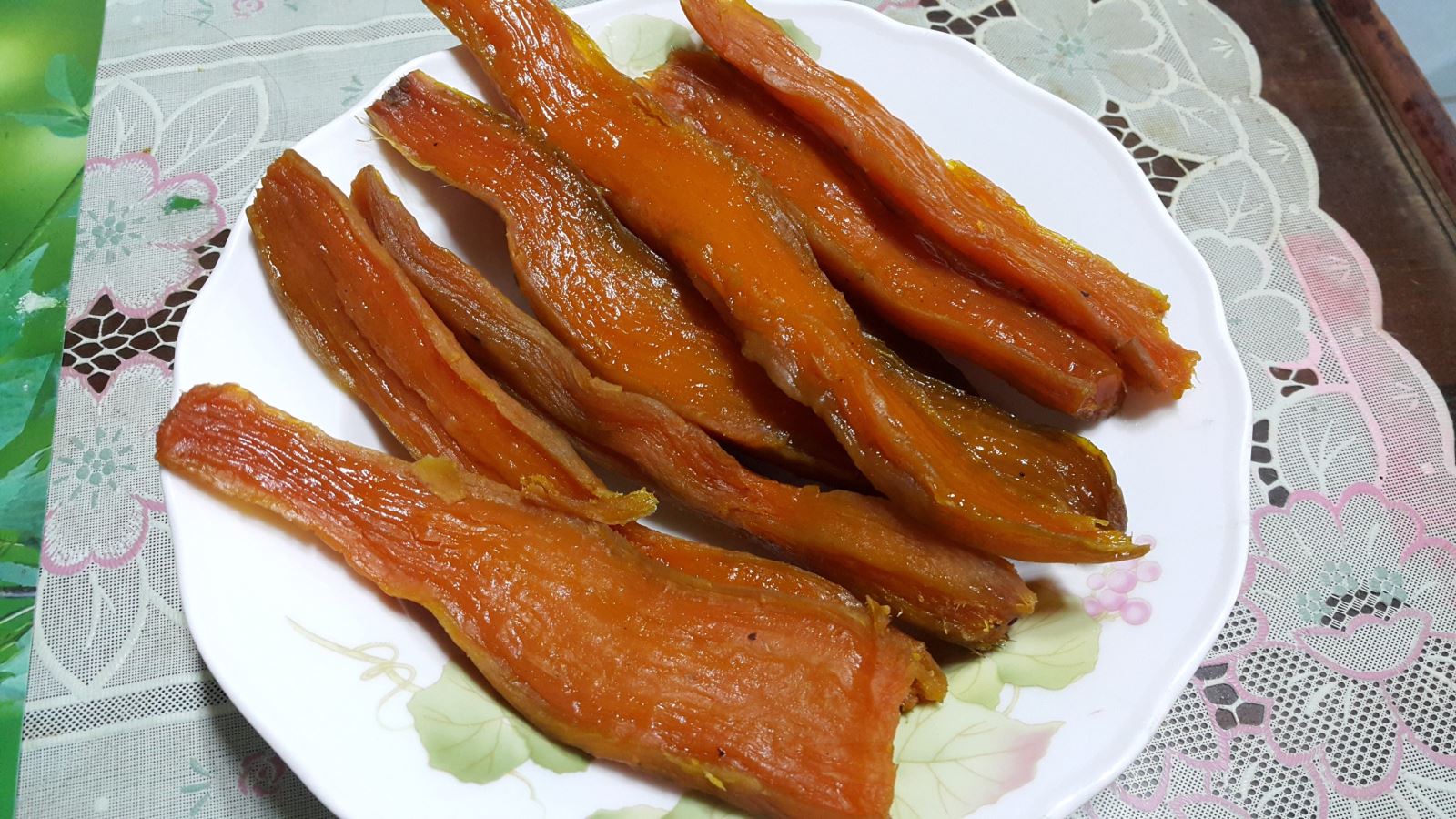Khoai dẻo Quảng Bình với màu vàng cam óng ả, dẻo dai