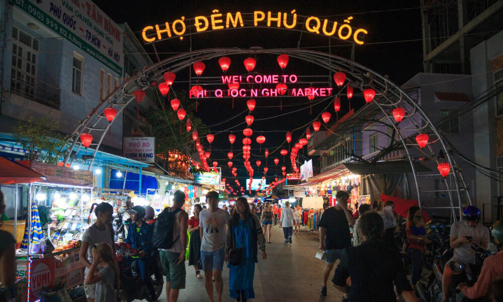 Chợ đêm Dương Đông khu vui chơi Phú Quốc náo nhiệt khi đêm xuống