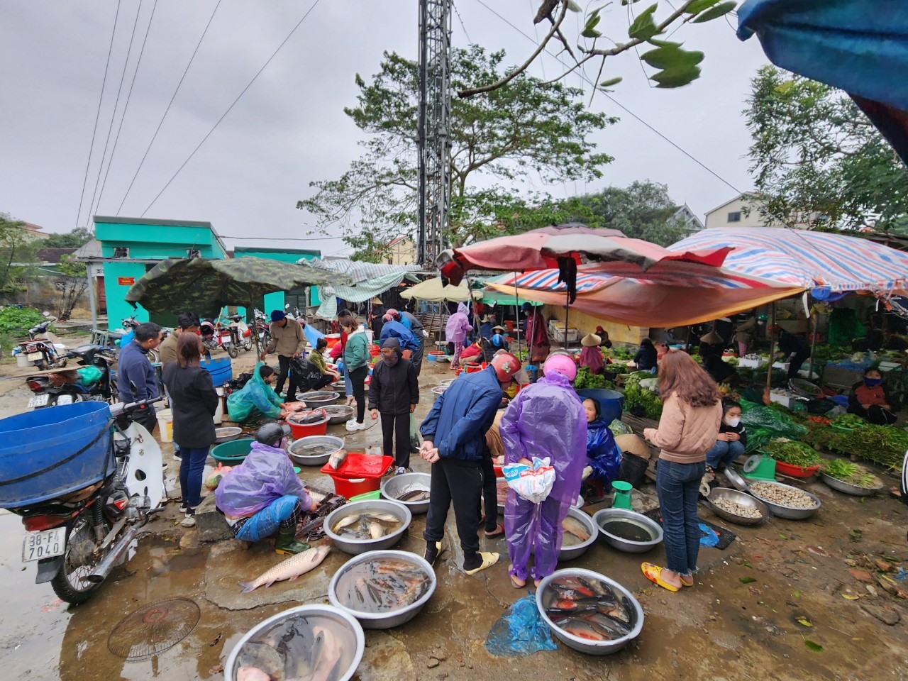 Không khí nhộn nhịp và mộc mạc tại chợ quê Nhơn Lý