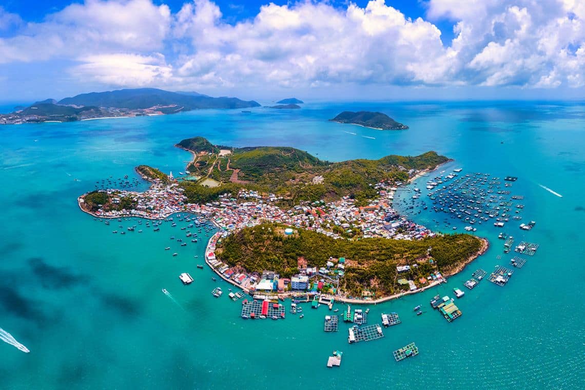 Mini Beach Nha Trang nằm trên đảo Hòn Miễu xinh đẹp