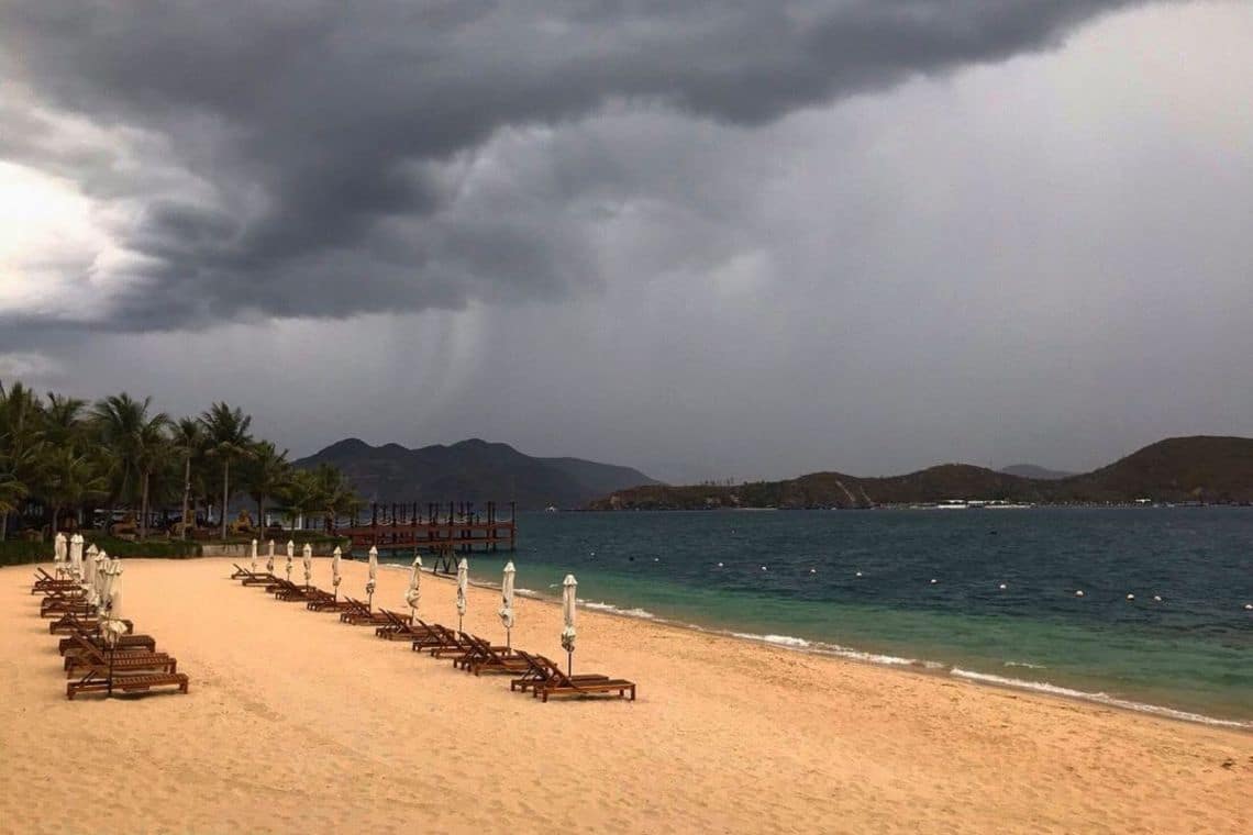 Mini Beach Nha Trang mùa mưa bão