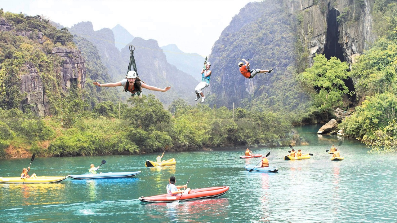 Trượt zipline xuyên rừng