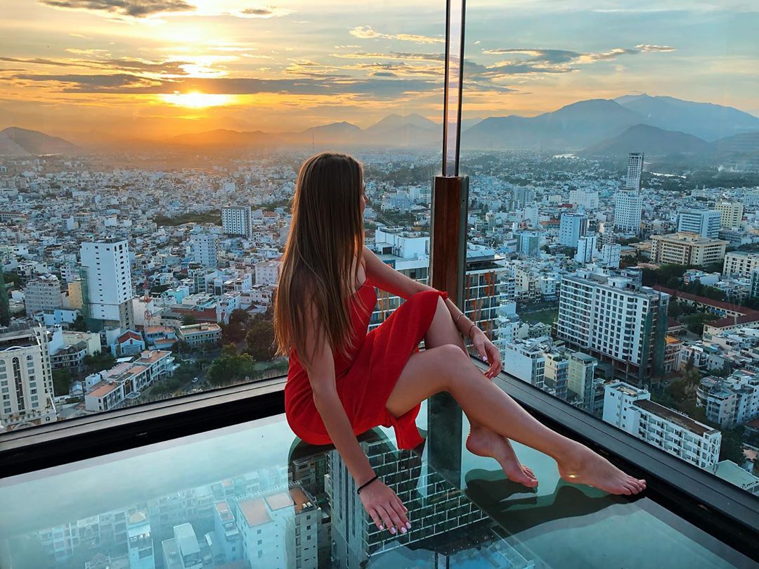 Check-in với cầu kính trên cao tại Nha Trang