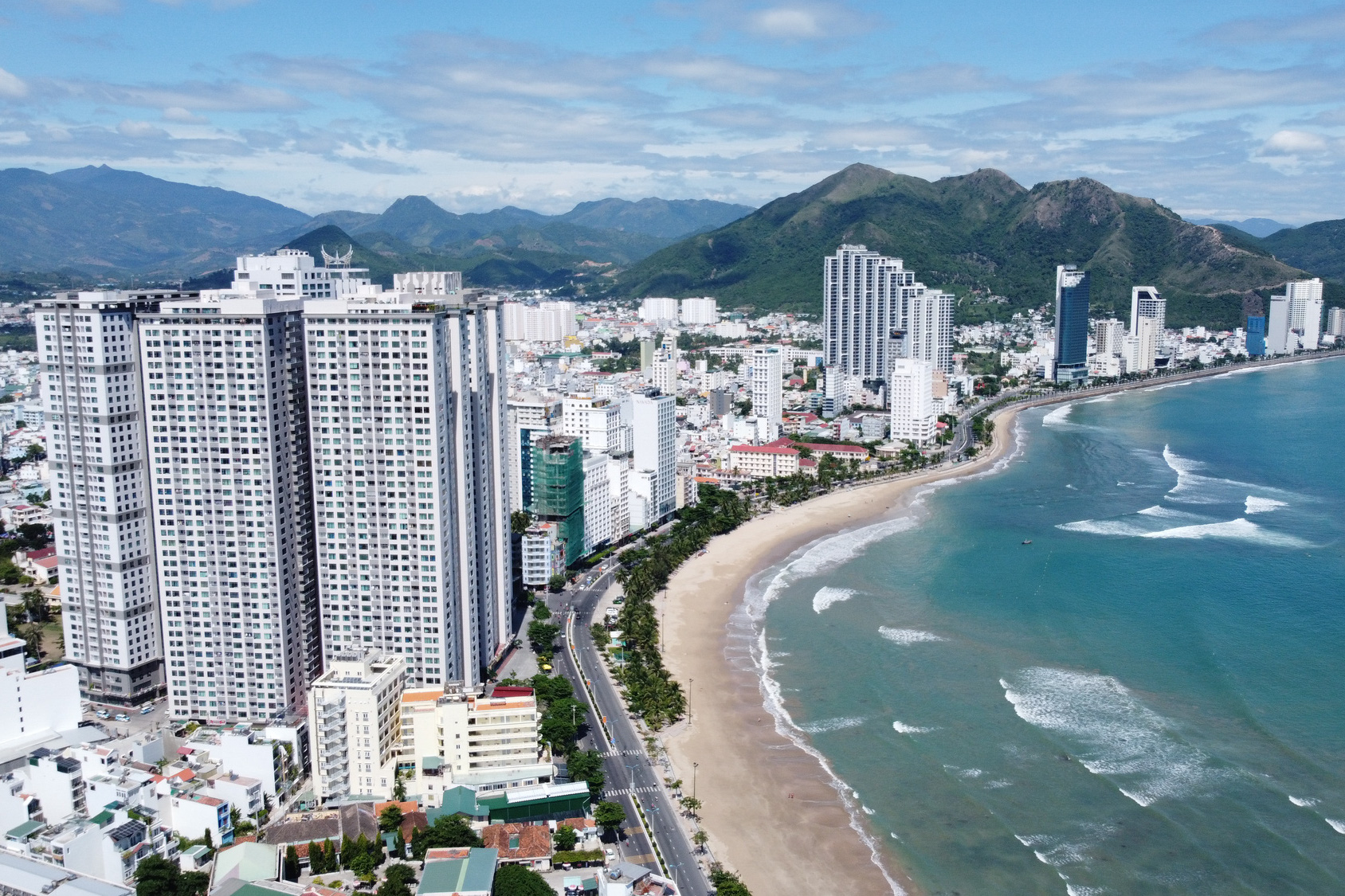 Loạt khu lưu trú tiện nghi dọc bờ biển Nha Trang