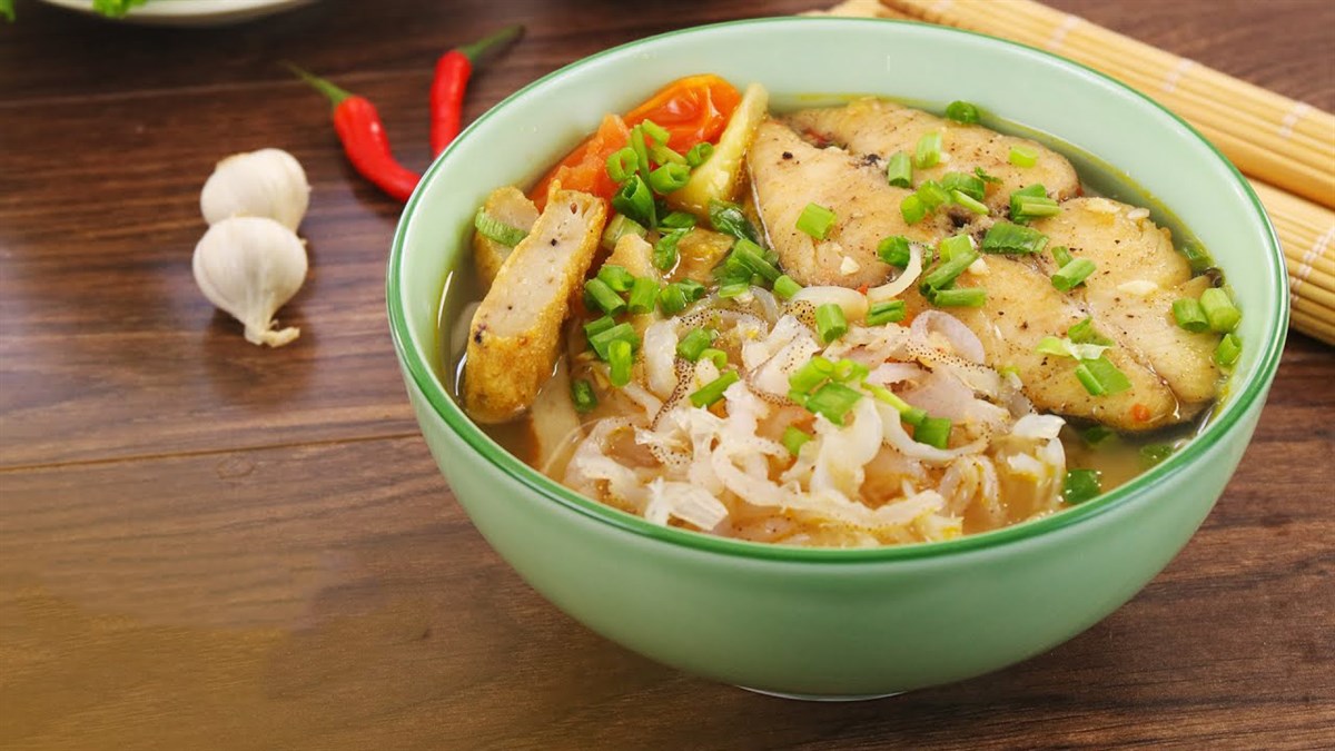 Bún chả cá sứa - món ăn làm xiêu lòng du khách Nha Trang