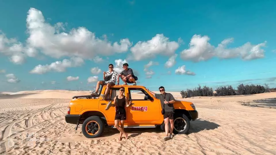 Khám phá Đồi cát bằng xe Jeep Mũi Né
