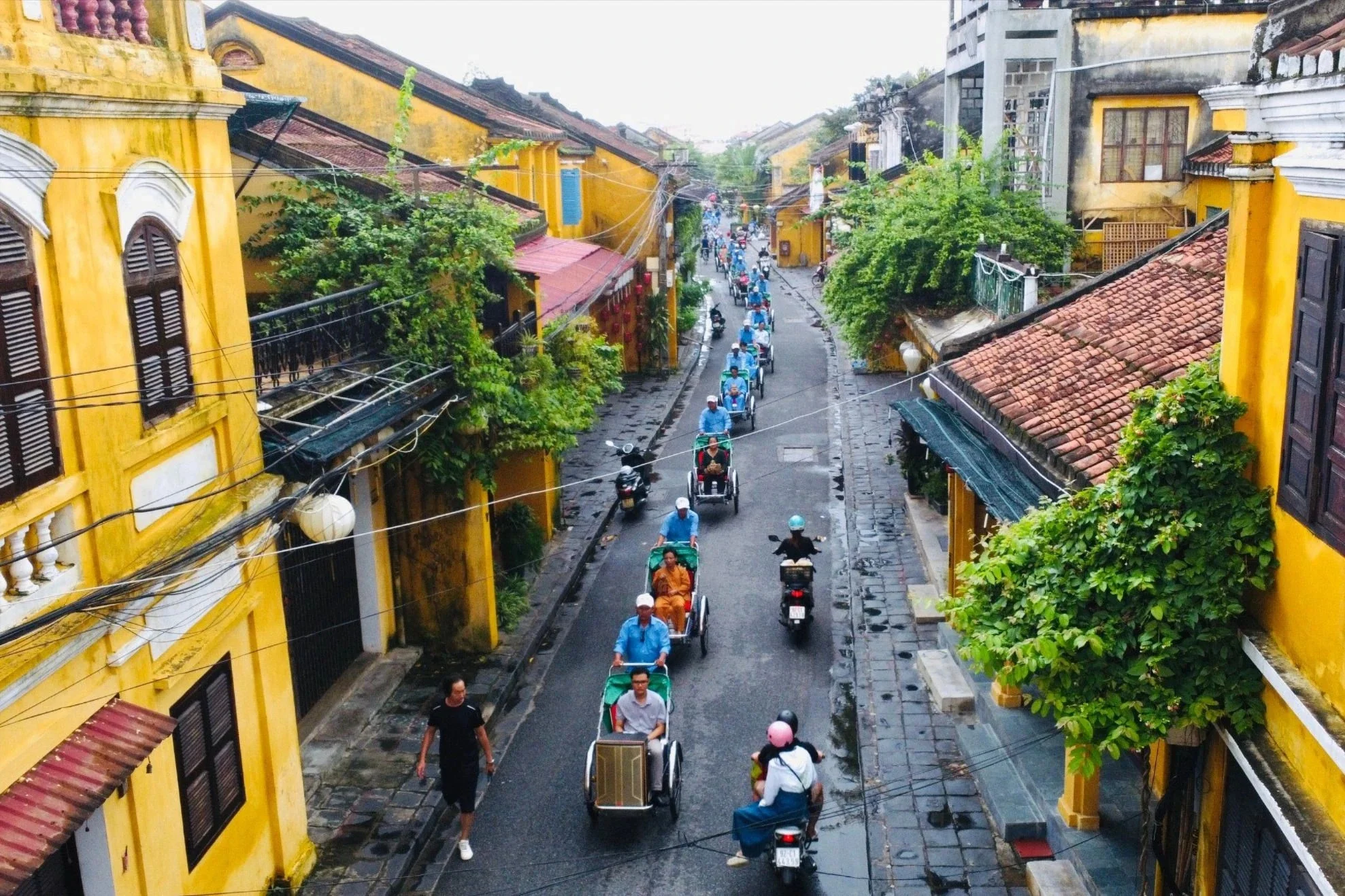 Trải nghiệm ngồi xích lô khám phá phố cổ