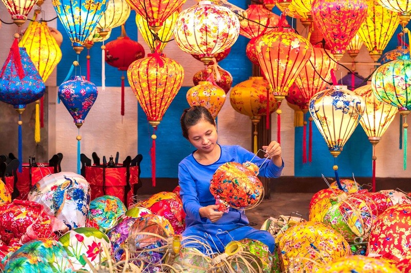 Nghề làm đèn lồng tinh xảo ở Hội An