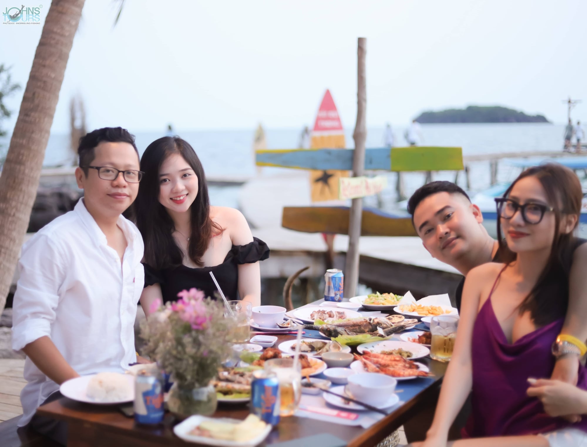 Check-in sống ảo với phông nền biển trời