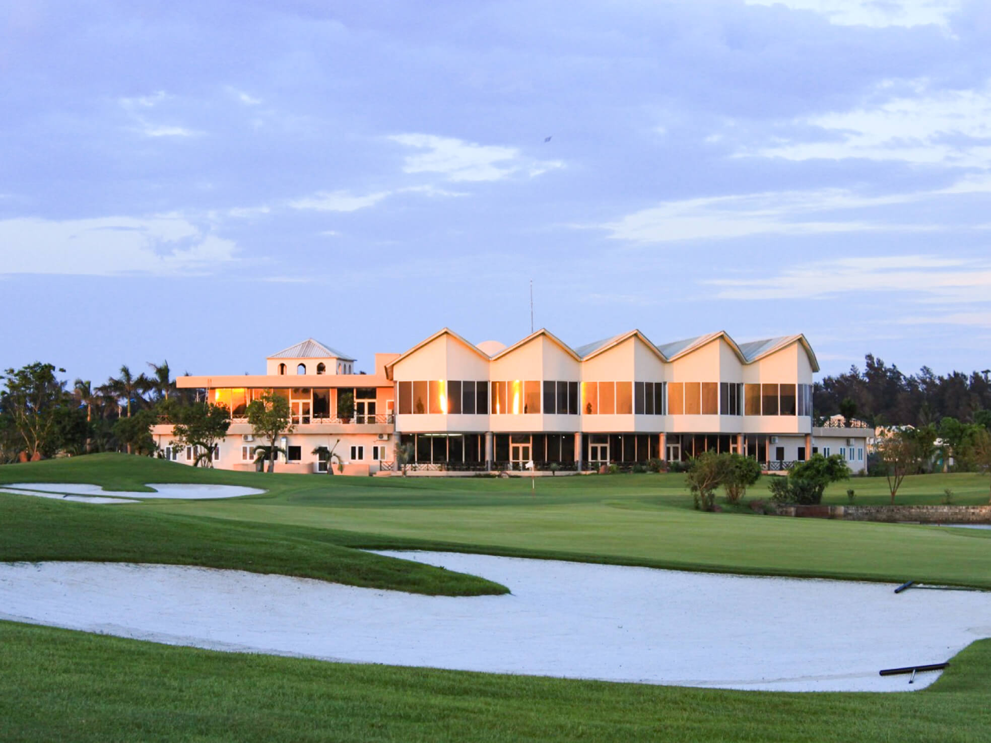 Trải nghiệm lưu trú đẳng cấp khi du lịch Bãi Lữ tại Cửa Lò Golf Resort