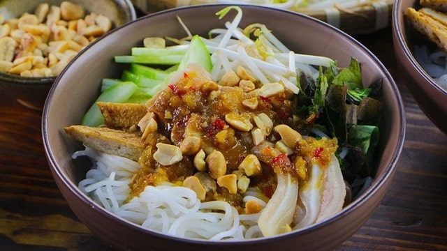 Tô bún ngon mắt khiến du khách ấn tượng ngay lần đầu