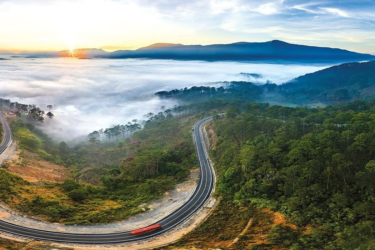 Đèo Ngoạn Mục với những khúc cua tay áo ngoạn mục