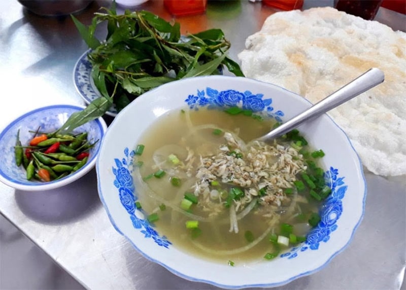 Don tươi rói, nước trong veo, bánh tráng giòn rụm